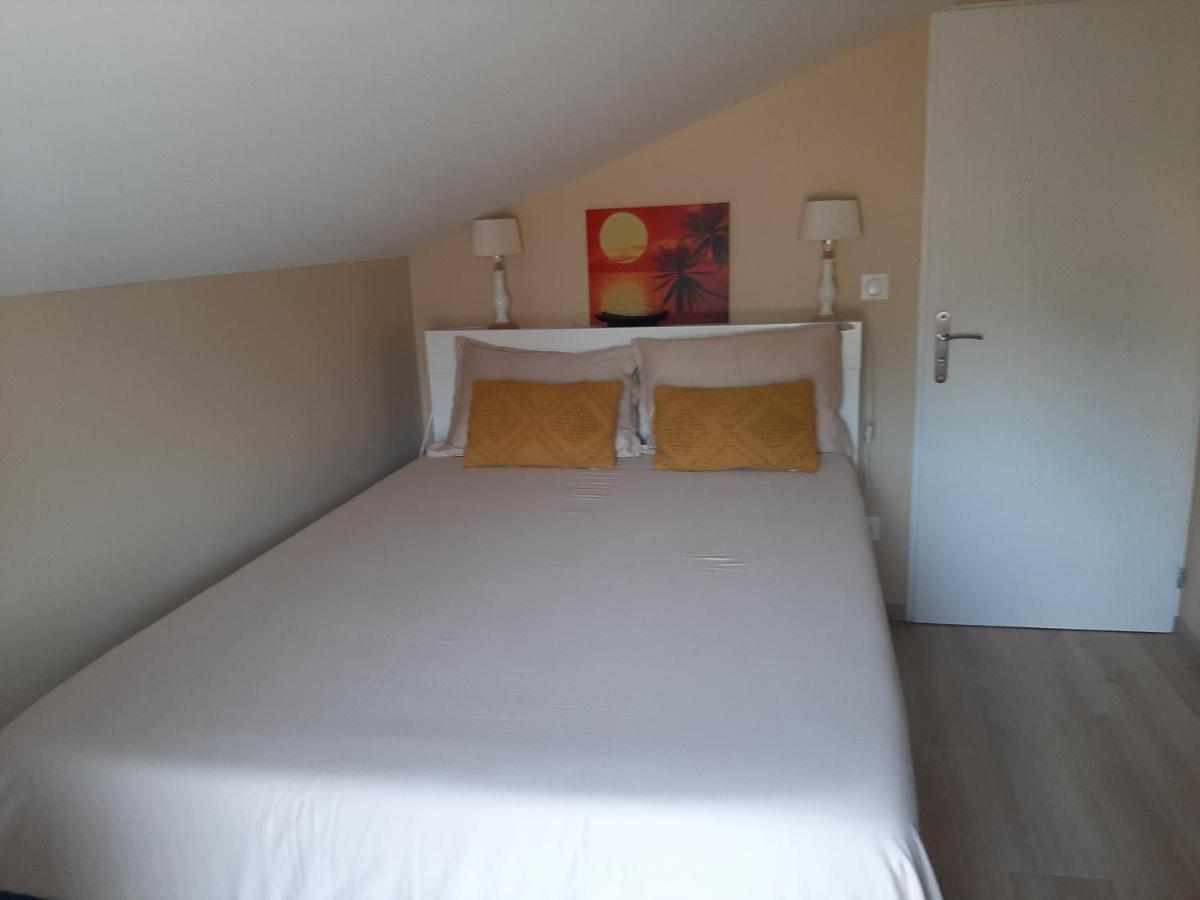 Logement Confortable Dans Residence Privee A Amplepuis Екстериор снимка