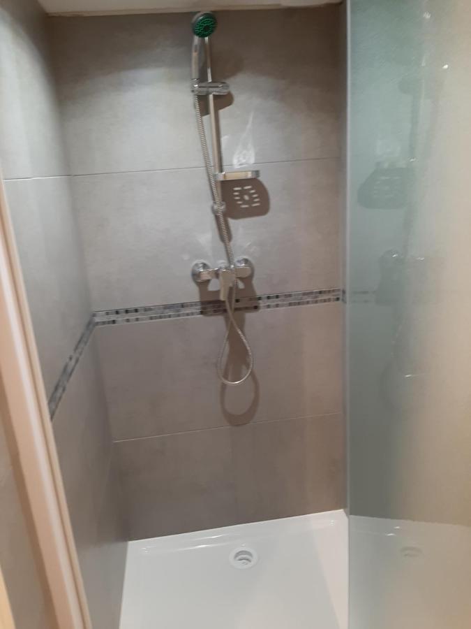 Logement Confortable Dans Residence Privee A Amplepuis Екстериор снимка